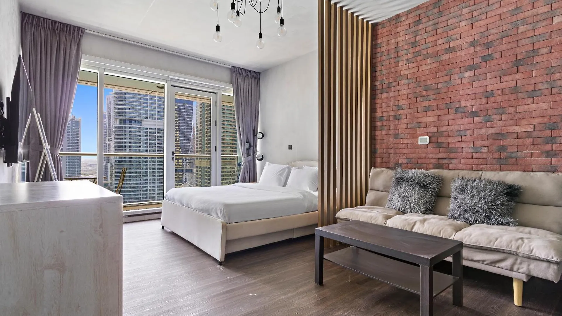 Studio Arch Tower Cluster G, Heart Of Jlt, Great Views Dubai Apartment